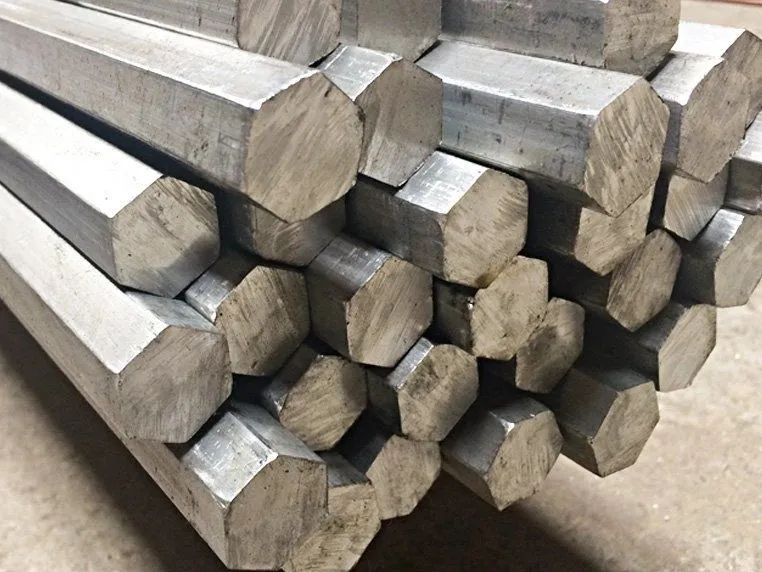 Шестигранник стальной рессорно-пружинный 9.5 мм купить по выгодным ценам | Хопер Сталь